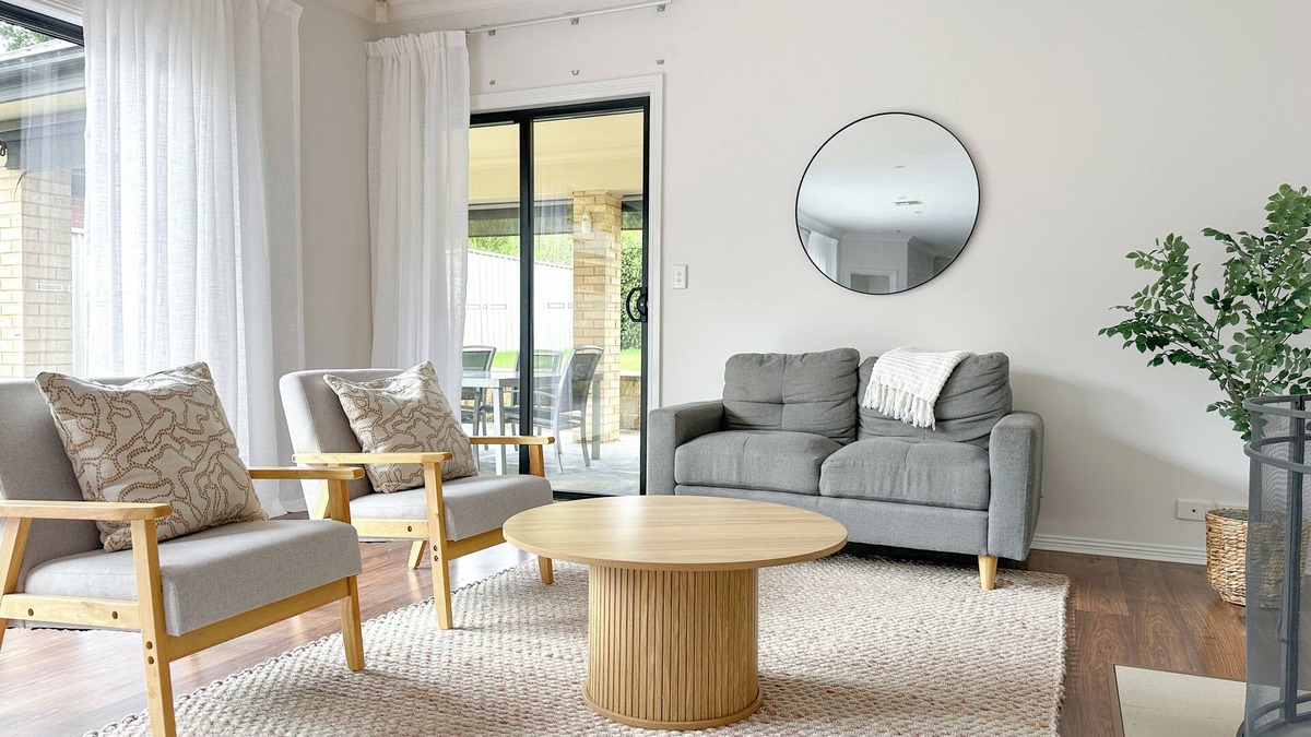 Littlehampton House | Spacious Littlehampton Lodge - 4 Bedroom Home with AC
