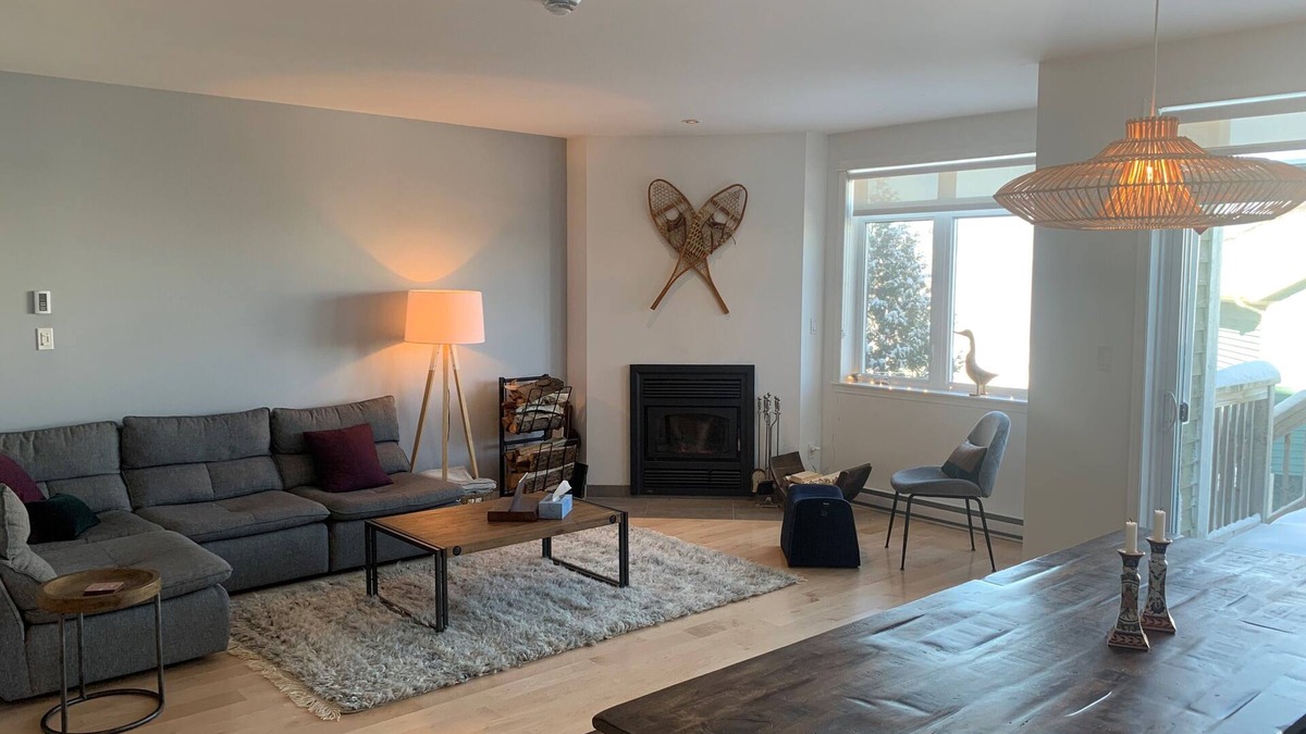 Owl's Head Ski Resort House | Spacious living on the Owl's Head mountain