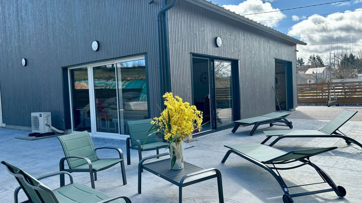Sanchey Cottage | Spacious lodge in Sanchey near the lake, sauna, games, close to nature