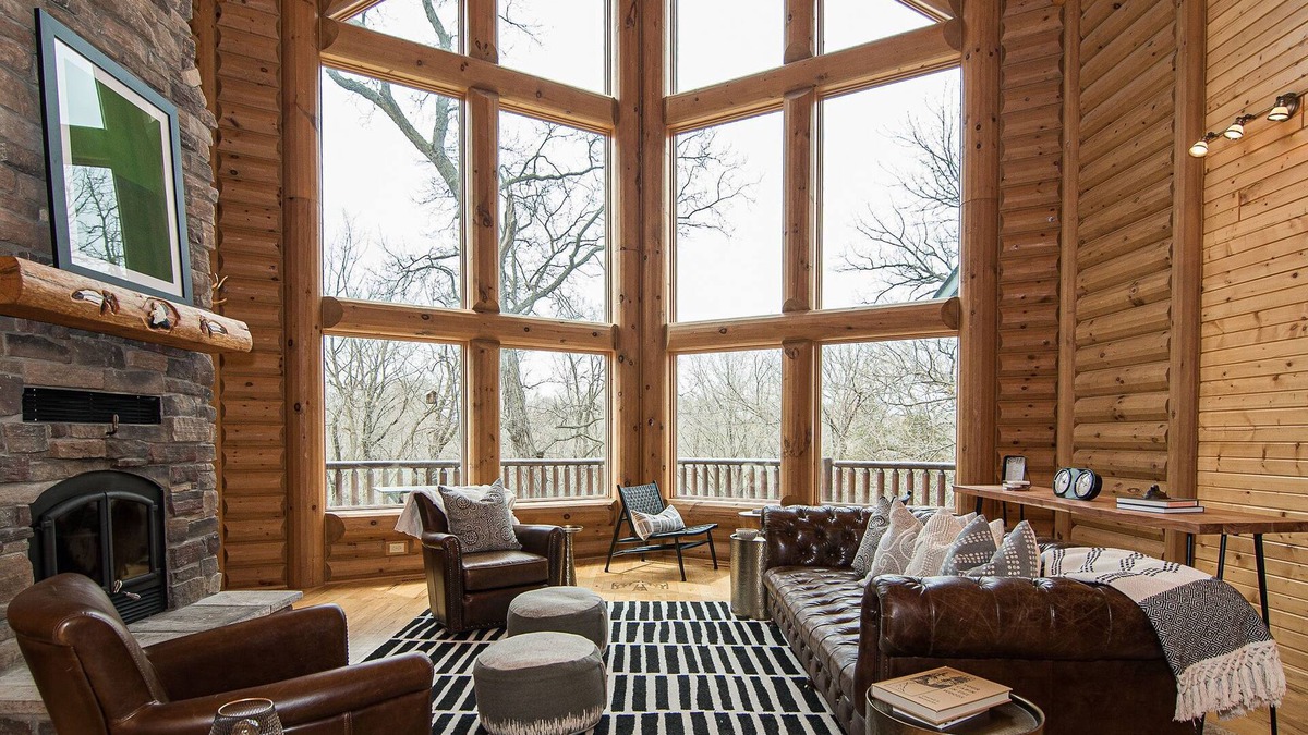 Durango House | Spacious Lodge w Private Suites. Close to Field of Dreams, Galena, & Breweries