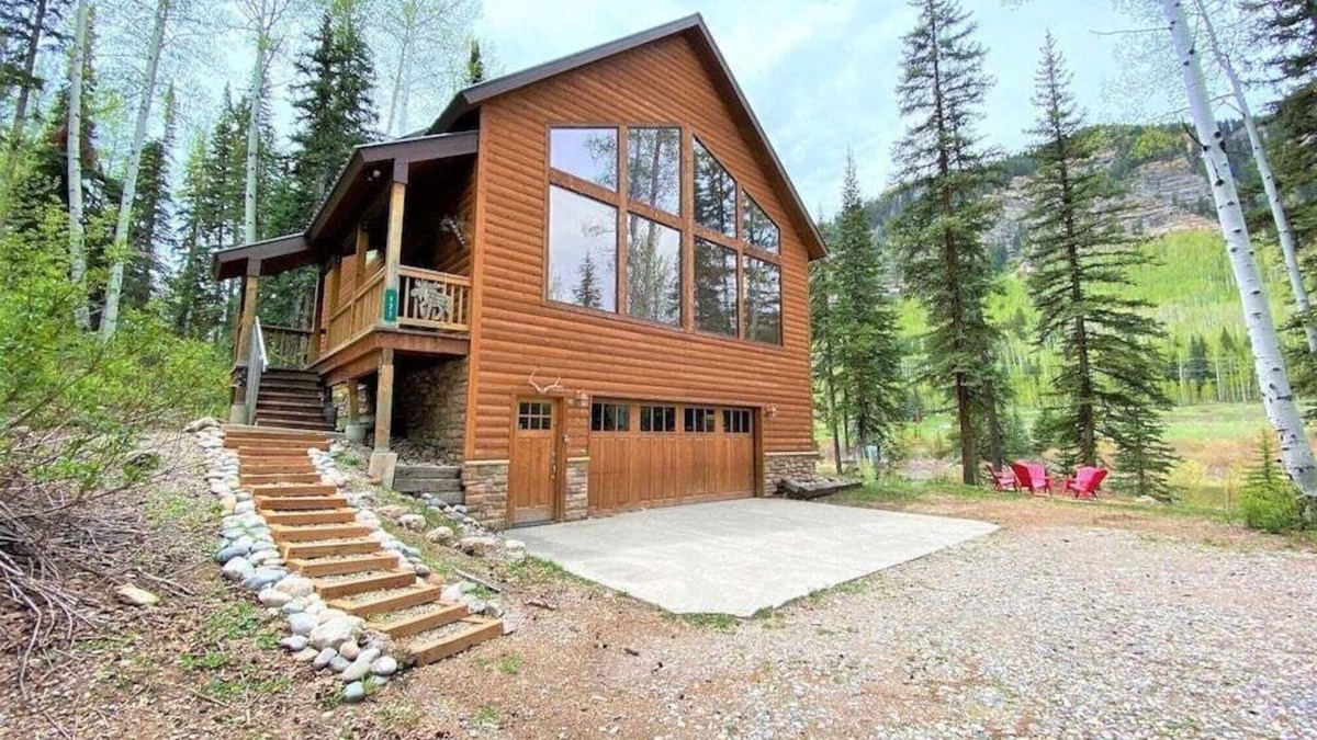 Columbine Lake Cabin | Spacious Lodge with Pond just 1 Mile to Purgatory Ski Resort