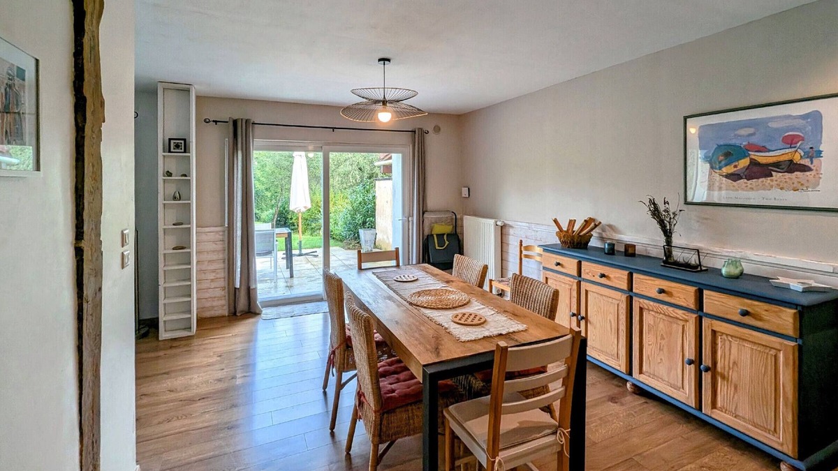 Errevet Cottage | Spacious lodging in Errevet: nature, comfort & private parking