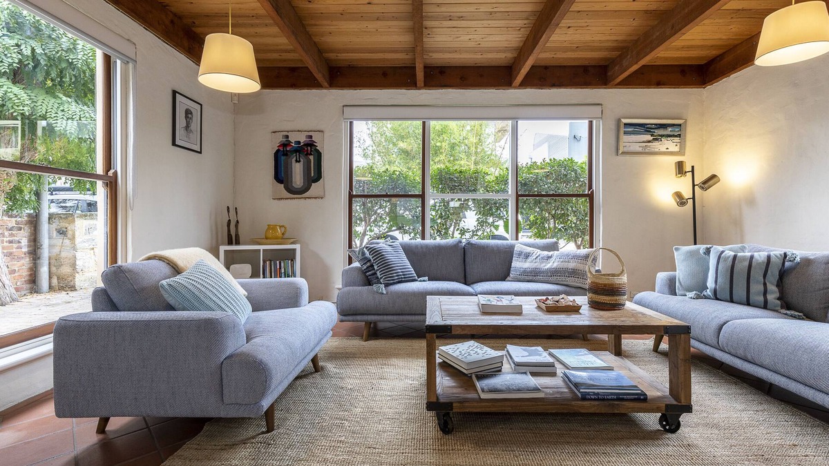 North Fremantle House | Spacious Loft House close to River Walks and Pristine Beach!
