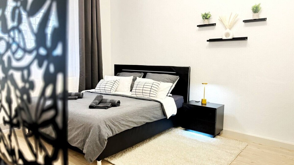 Gesundbrunnen Apartment | Spacious Loft Living: 130m² Apartment Near Berlin's Top Sights