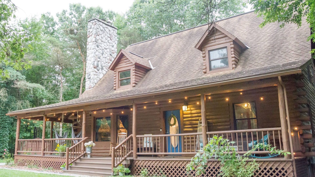 Burnips Cabin | Spacious Log Cabin on Golf Course, +Indoor Hot Tub