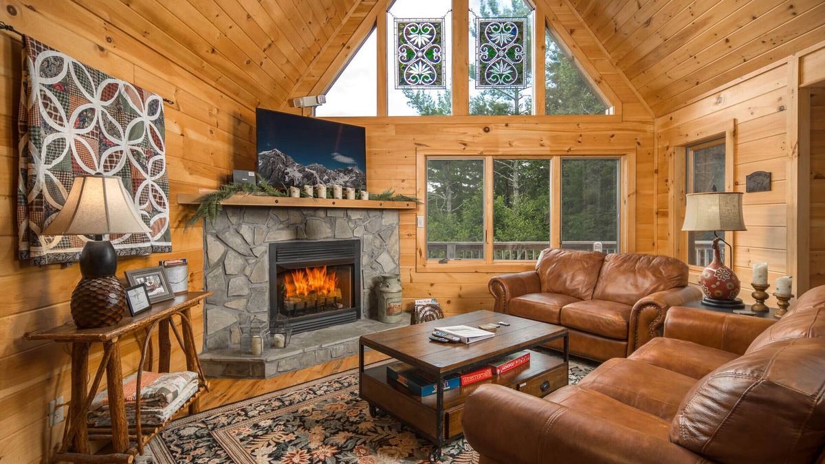 Boone House | Spacious Log Cabin < 10 Mins from Boone, Blowing Rock, Tweetsie RR & App Ski Mtn