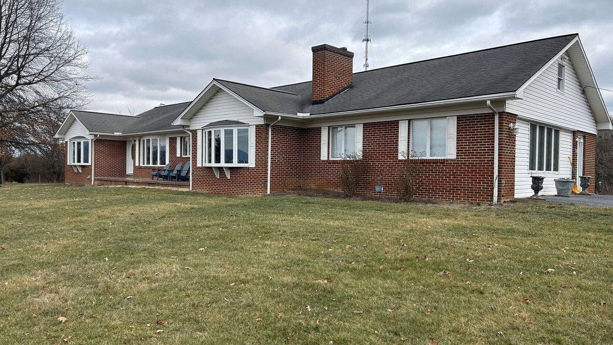 Harrisonburg Apartment | Spacious lower level of brick ranch home. Close to city, in quiet location