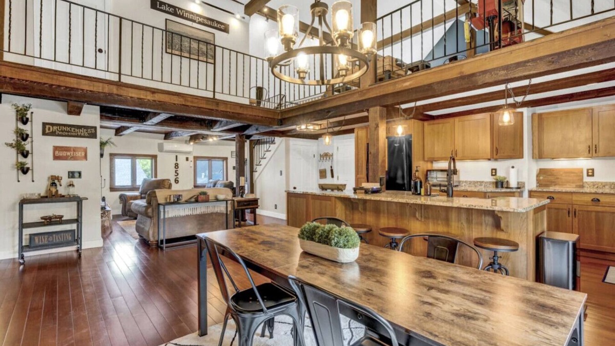 Wolfeboro Condo | Spacious Luxe Condo in Historic Downtown Wolfeboro