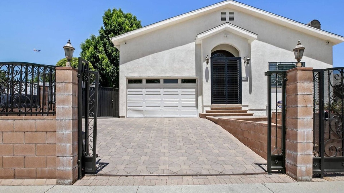 Valley Glen House | Spacious Luxe Home w/Bonus Loft & Private Yard