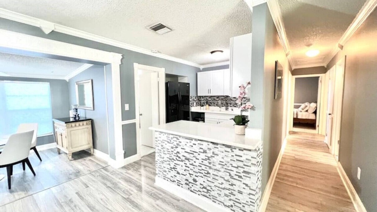 West Palm Beach Villa | Spacious & Luxurious Villa - Large Fenced Backyard