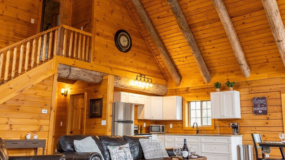 Oneonta Cabin | Spacious luxurious log cabin near Cooperstown NY