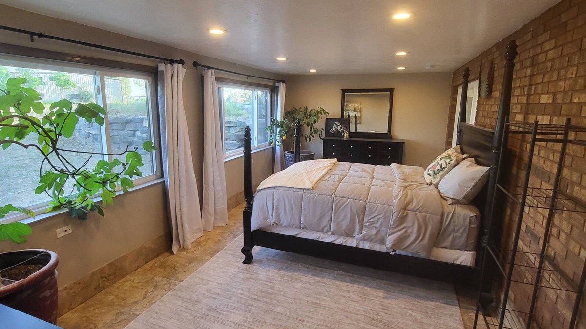 Idaho Falls Apartment | Spacious Luxurious Town and Country Home.