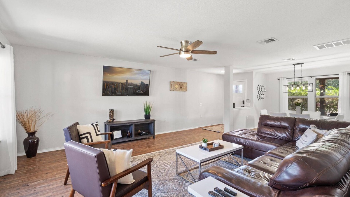 McKinney House | Spacious Luxury Austin Home | 10 min to Downtown and Airport