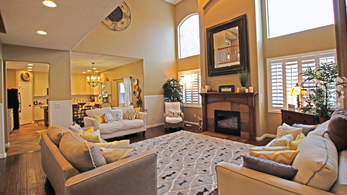 Herriman House | Spacious, Luxury, Centrally Located RETREAT! Sleeps 25 Sanitized!