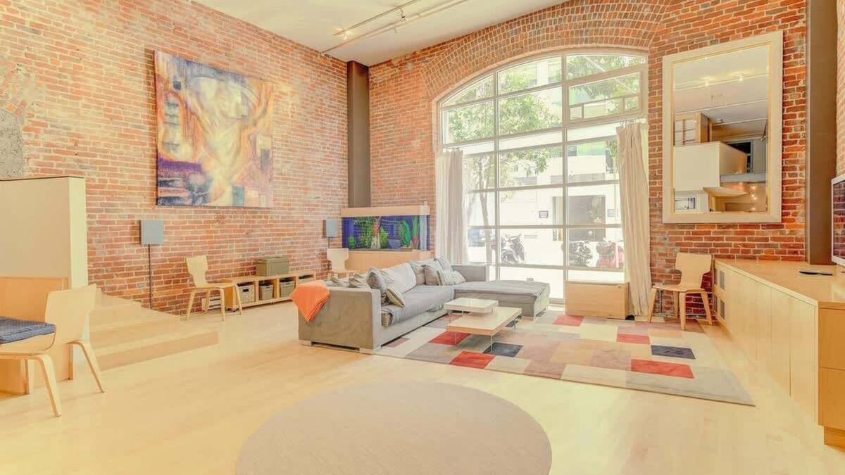 Rincon Hill Apartment | Spacious Luxury Historic Loft in Downtown SF