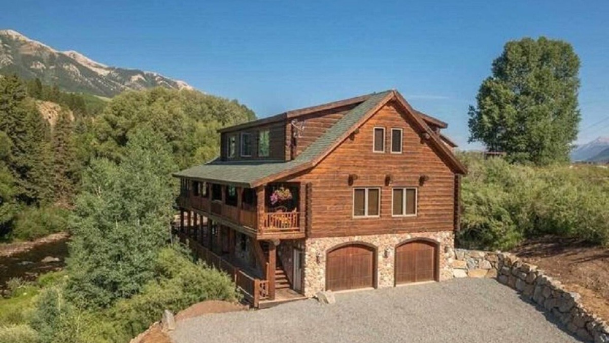 Crested Butte House | Spacious, Luxury Log Home! Private River Frontage