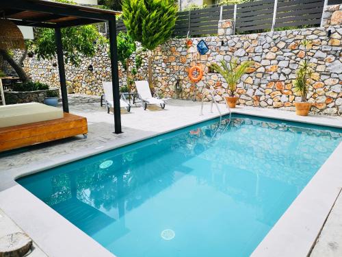 Rodakino Villa | Spacious Maistrali Villa, private pool & garden