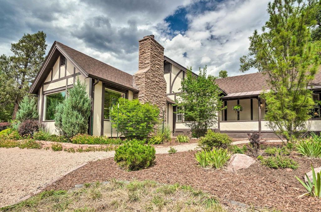 Manitou Springs House | Spacious Manitou Home with Views in Central Location