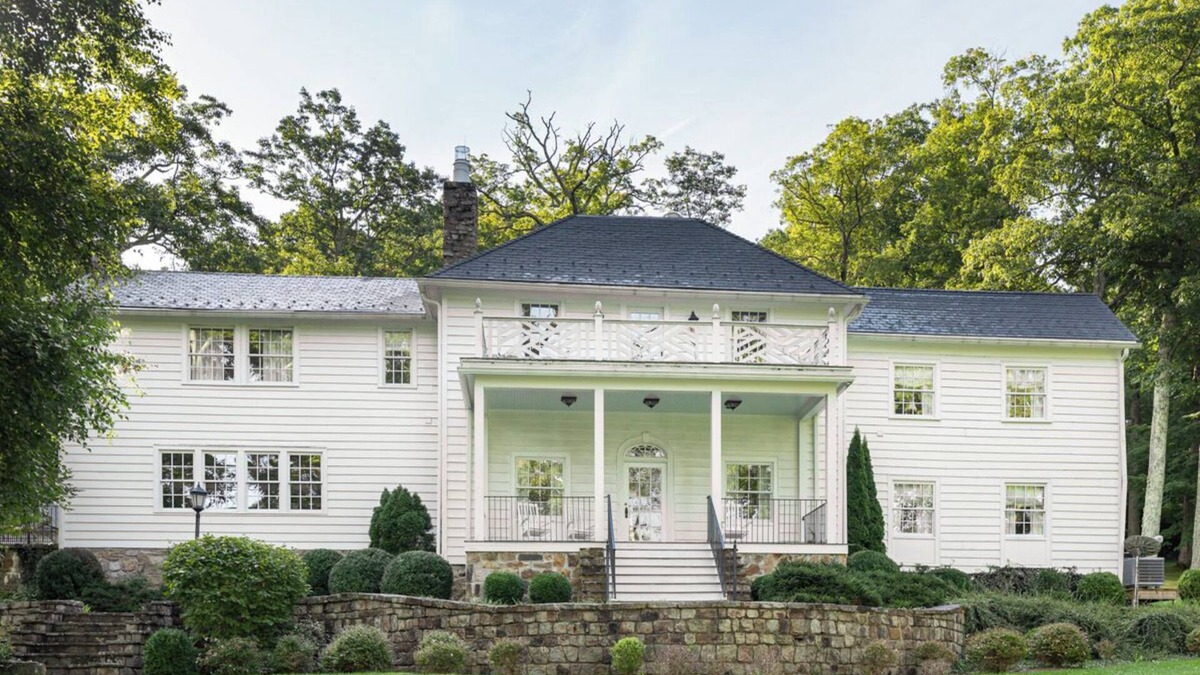 Hot Springs House | Spacious Manor 1.5 mi to Omni Homestead w/Access to Hot Tub, Fitness Rm & Pool