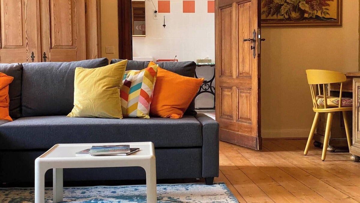 Calbe Apartment | Spacious manor house apartment near the Saale and Elbe rivers