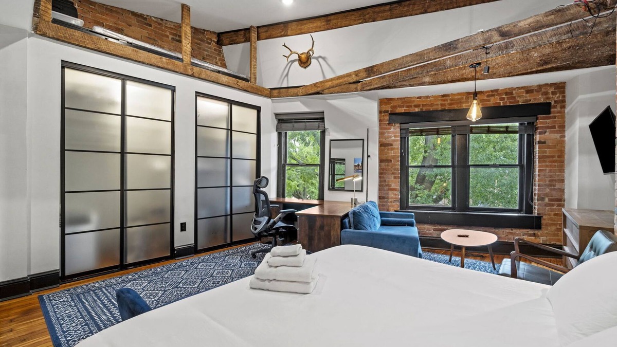 Shaw Apartment | Spacious Massive Logan Circle DC Rowhouse
