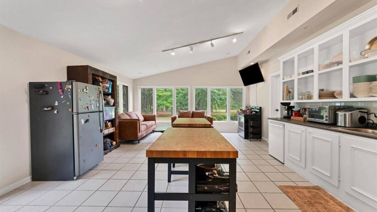 Southern Pines House | Spacious Master Bed & Bath for rent in Southern Pines with WiFi and AC