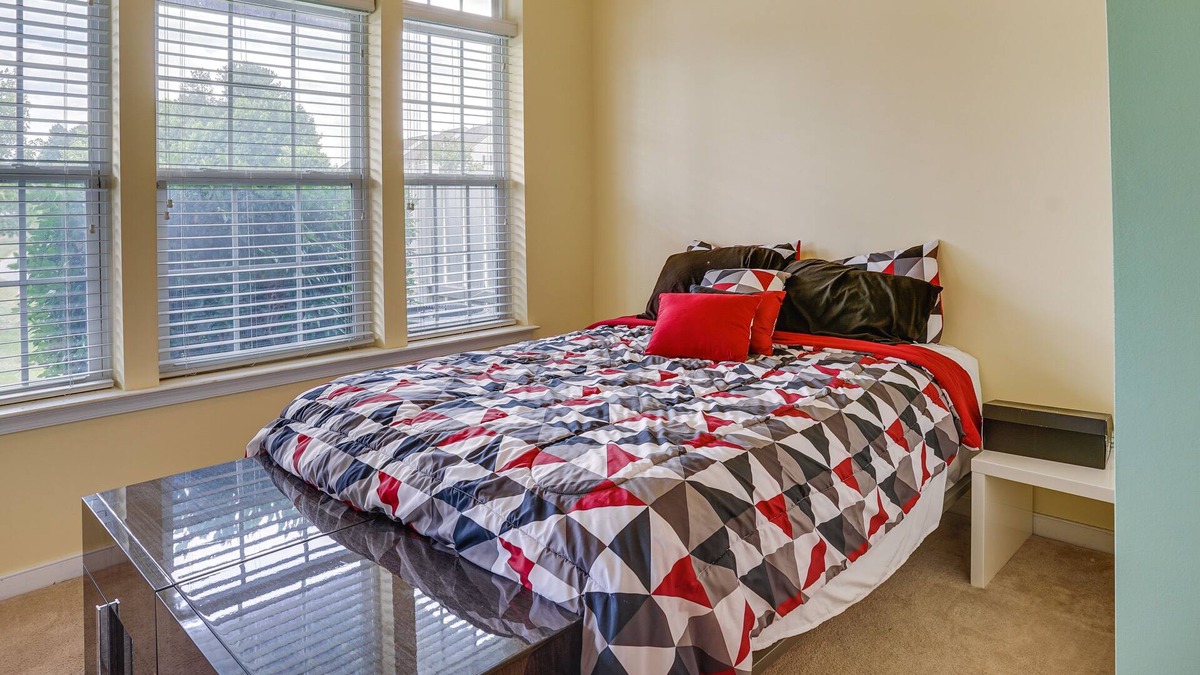 Mechanicsville House | Spacious Mechanicsville Townhome w/ Balcony!