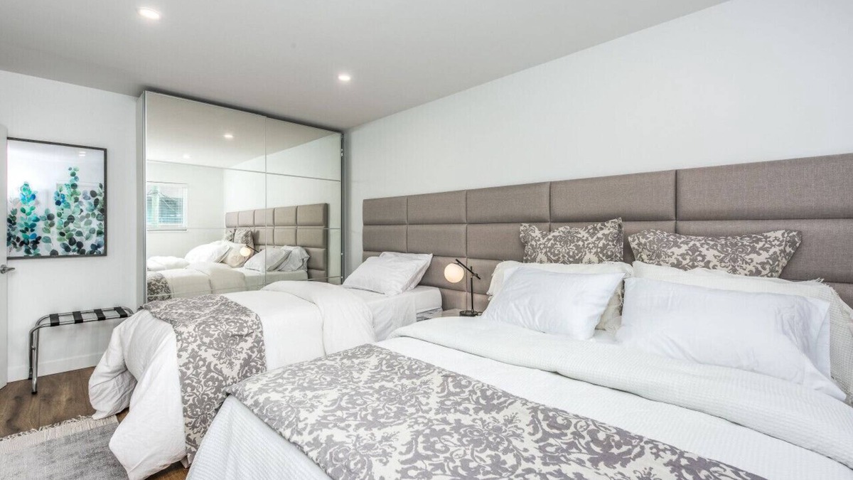 Fairview Apartment | Spacious Mid-Century Three-Bedroom on the Edge of Downtown w/AC!
