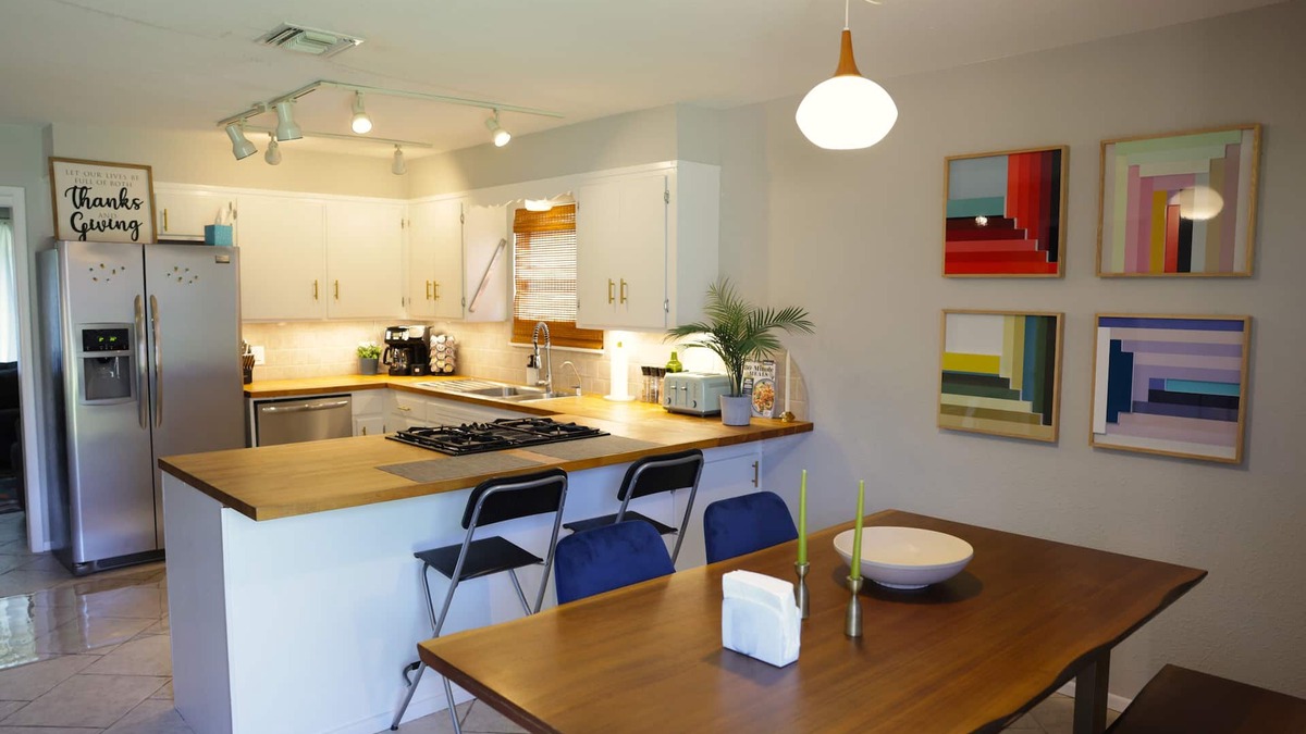 Odessa House | Spacious Mid-Century Modern 3BR 2BT
