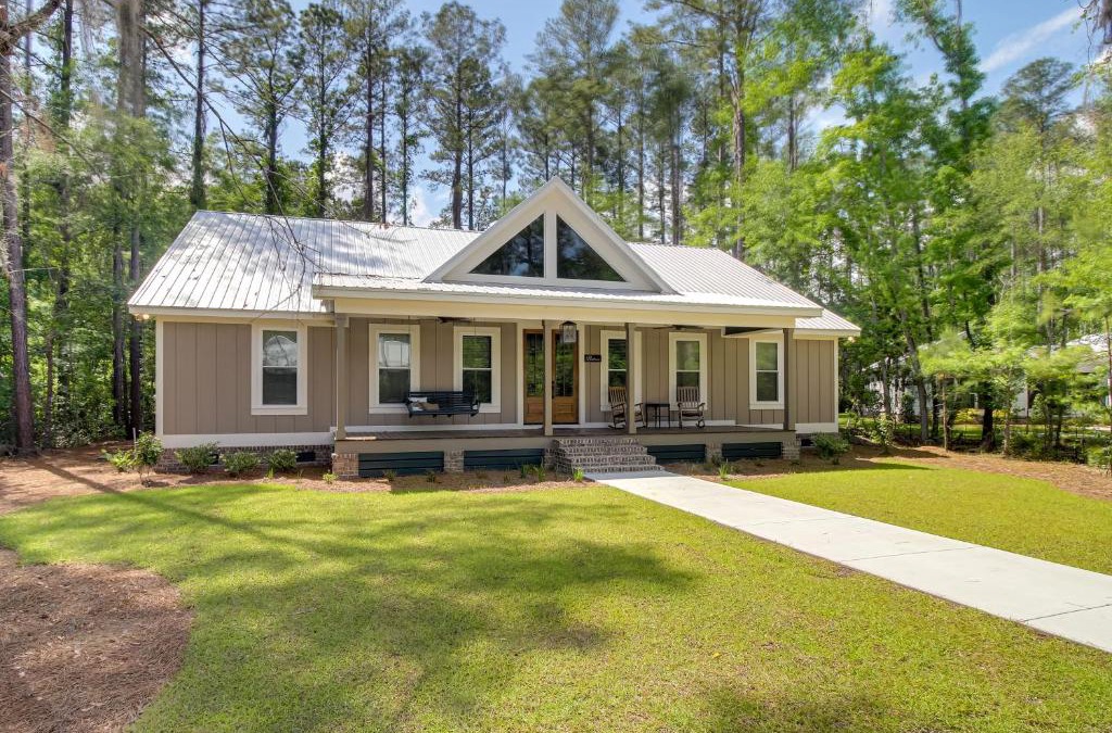 Midway House | Spacious Midway Cottage with Porches, Near Hunting!