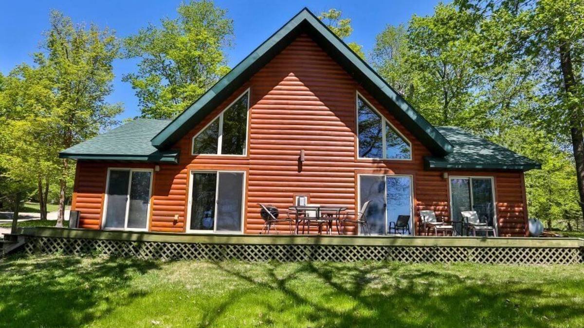 Puposky Cabin | Spacious Minnesota Family Cabin - Private Jacuzzi & Lake Views