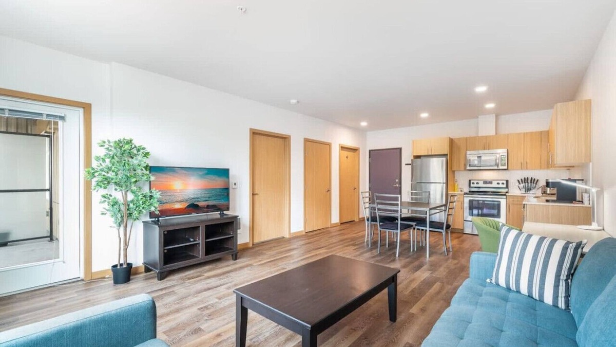 Downtown Apartment | Spacious Modern 1BR 1BA | Downtown Redmond - 2