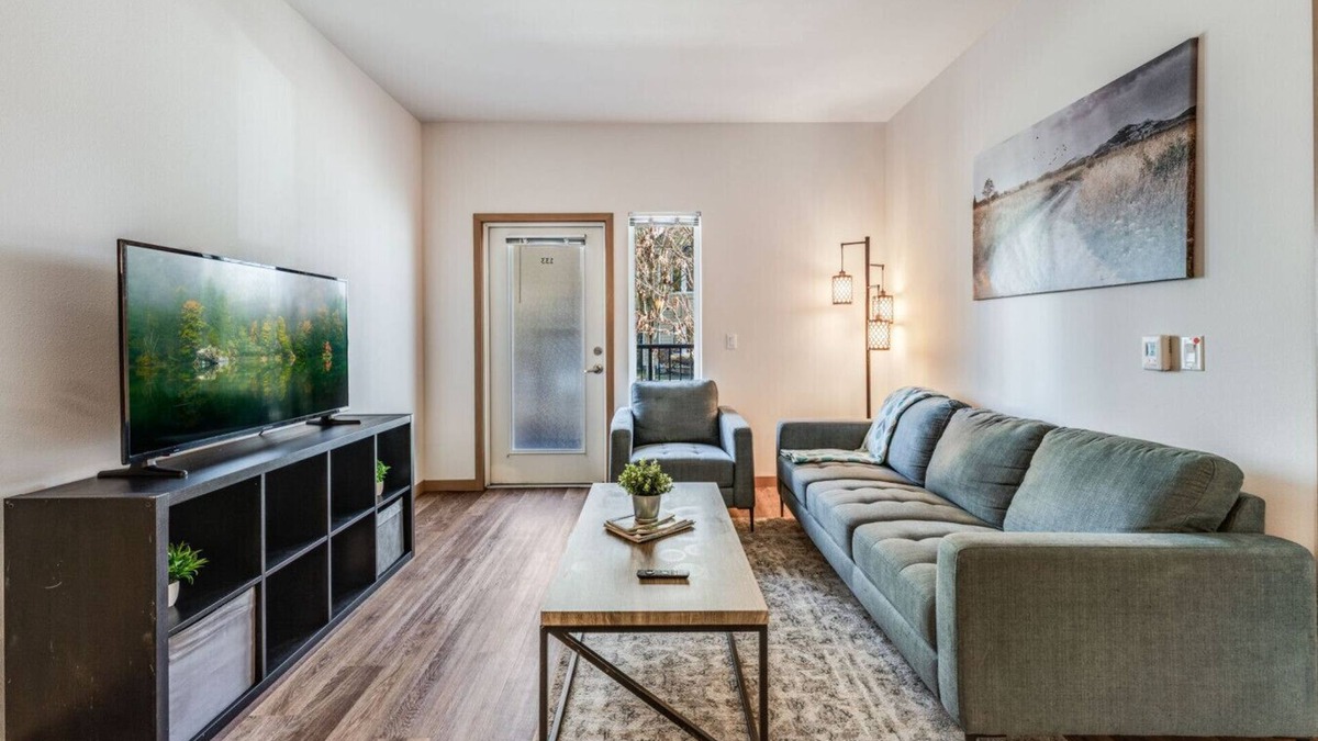 Downtown Apartment | Spacious Modern 1BR 1BA | Downtown Redmond - 2
