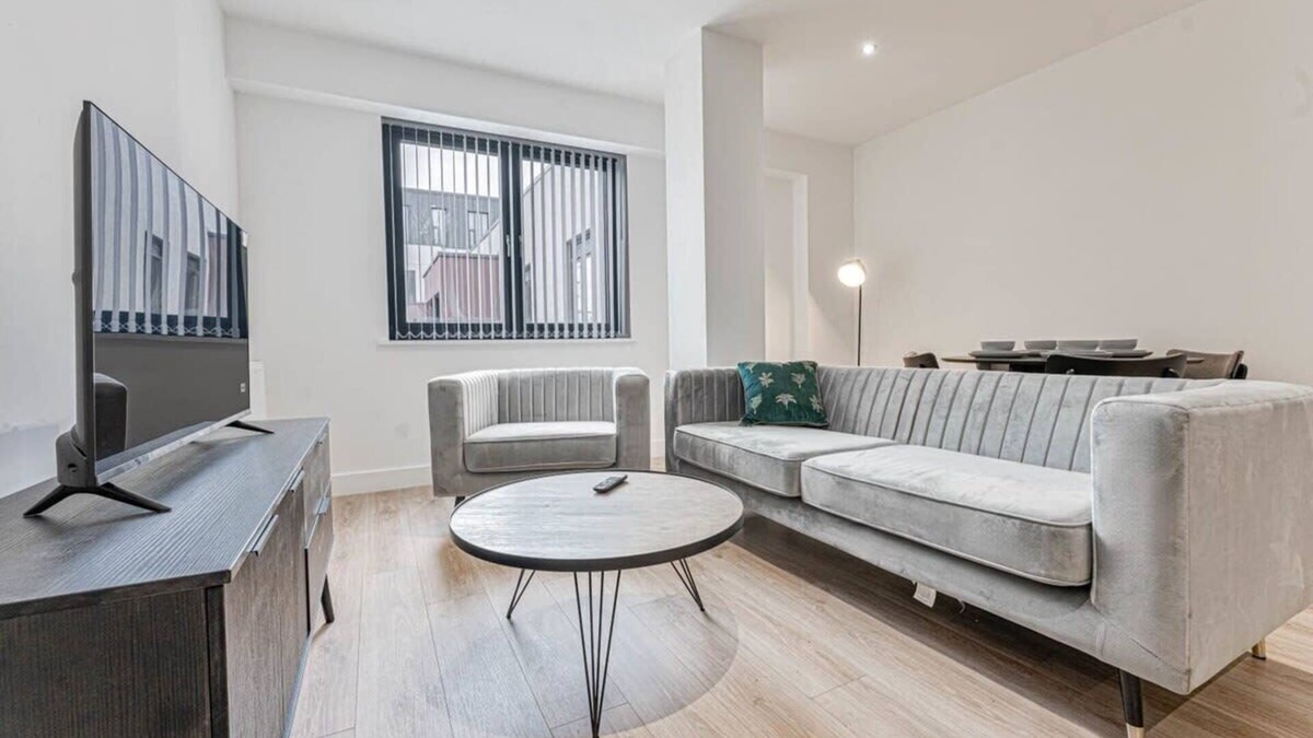 Barnt Green Apartment | Spacious & Modern 2 Bed Apartment in Solihull