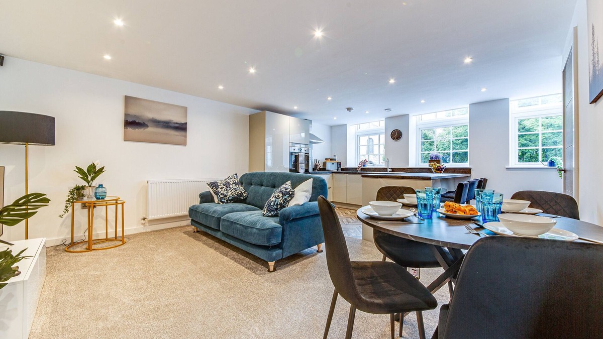 Worksop House | Spacious & Modern 2-Bedroom House