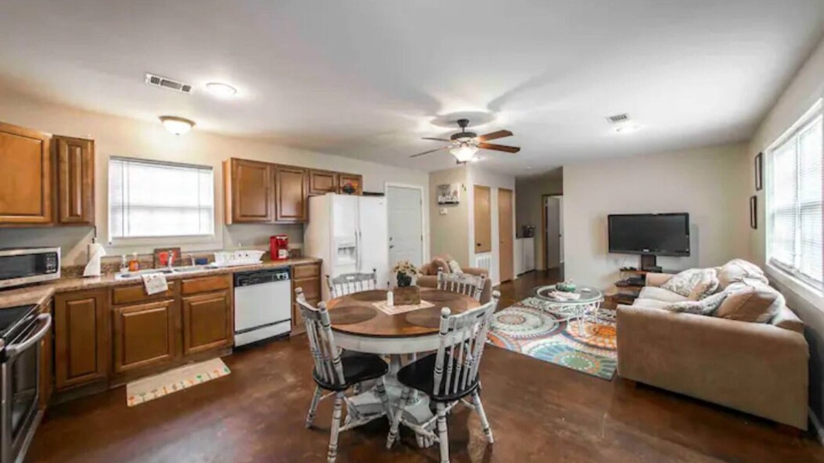 Russellville House | Spacious Modern 2 Bedroom Home Near ANO and ATU