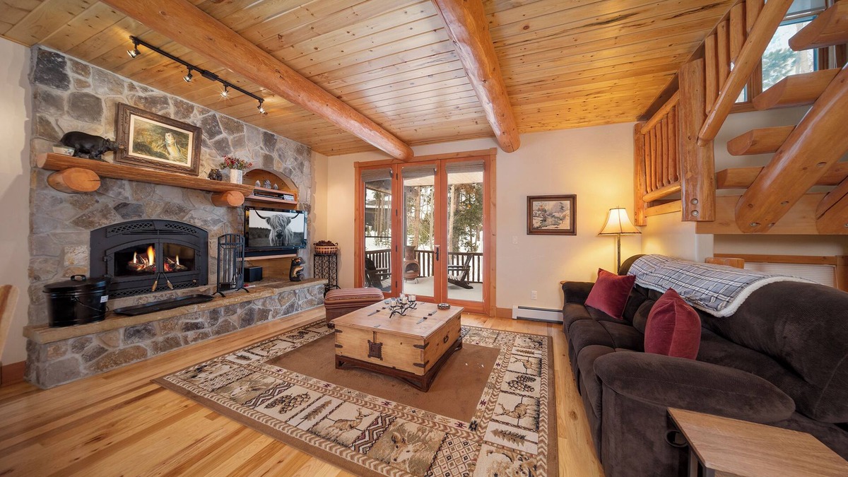 Fraser House | Spacious & modern 3 bedroom, pet friendly in Fraser
