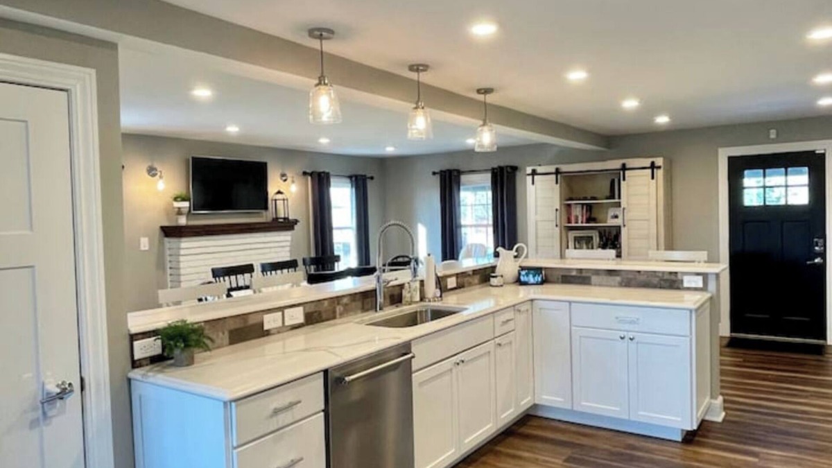 Howland Corners House | Spacious, Modern 4 BR/3 Bath Home