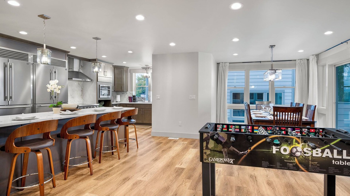 Olympic Hills House | Spacious & Modern 6-Bed Family Retreat Near Golf Course