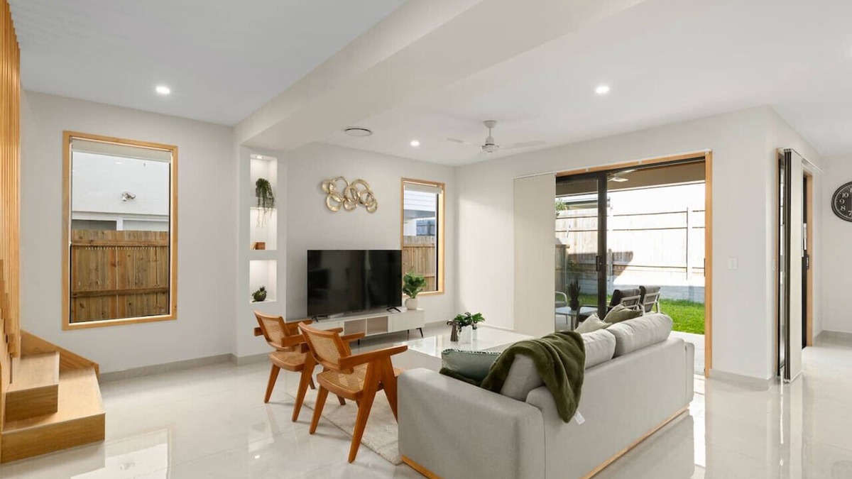Pallara House | Spacious Modern 6BR Family Home in Pallara QLD