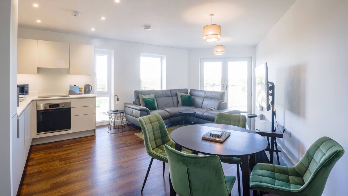 Bicester Apartment | Spacious, modern apartment near Bicester Village
