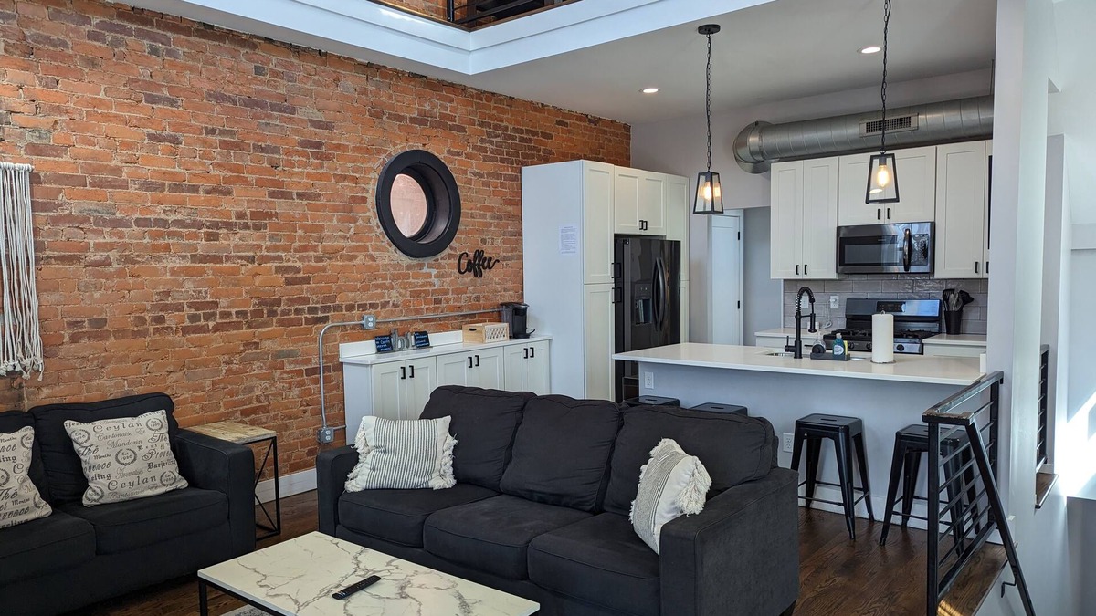 Walnut Hills Condo | Spacious Modern Condo <10Mins to Events, Downtown, OTR, UC, Xavier, Hospitals