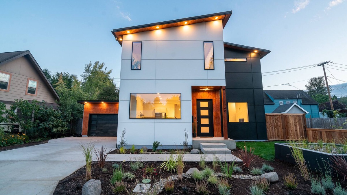 Southeast Eugene House | Spacious Modern Escape Near UO Campus