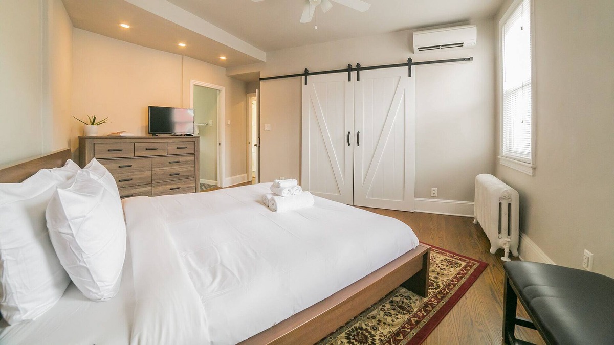 Fishtown House | Spacious & Modern Fishtown Home - Sleeps 10!