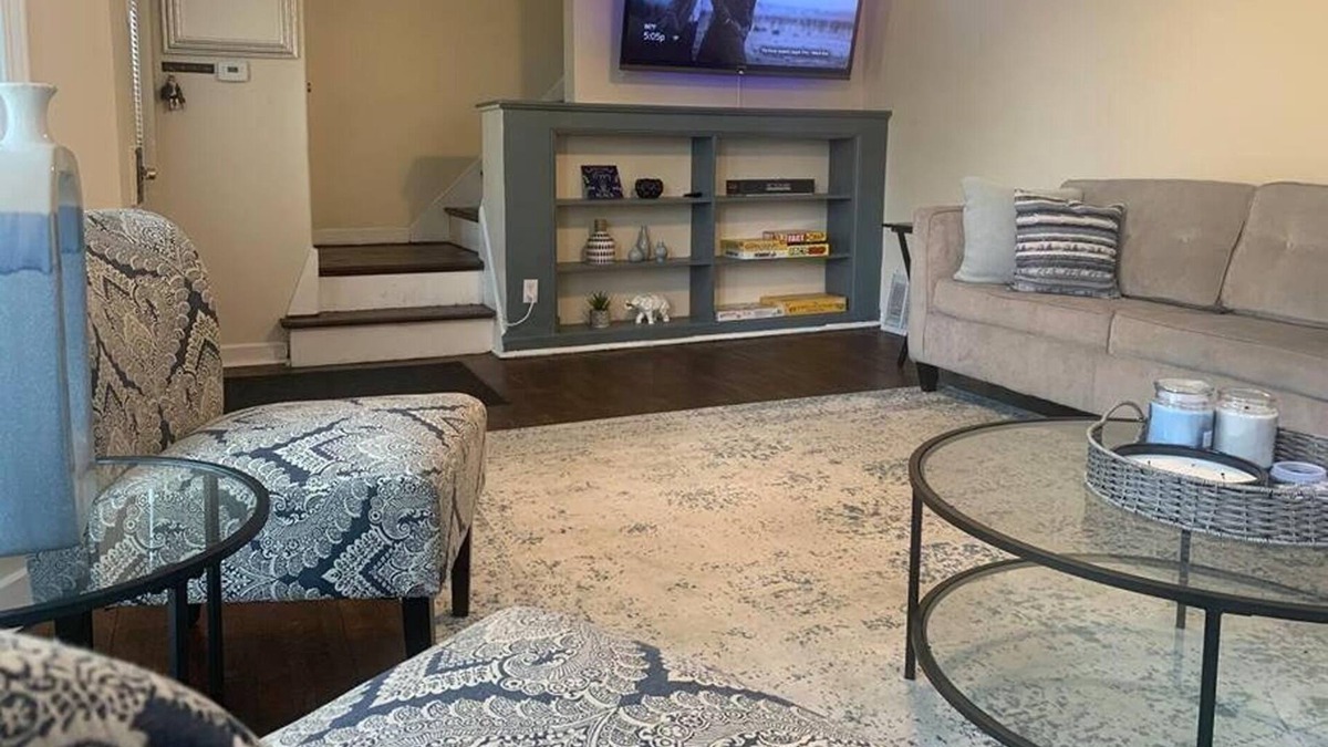 Calumet City House | Spacious Modern Getaway Mins From Major Retail