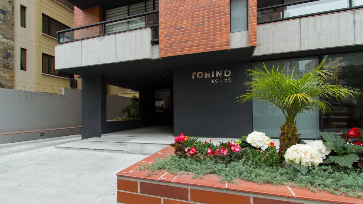 La Carolina Apartment | Spacious, modern, GREAT LOCATION netflix, wifi, cable, 2BEDROOM, 2BATHROOM