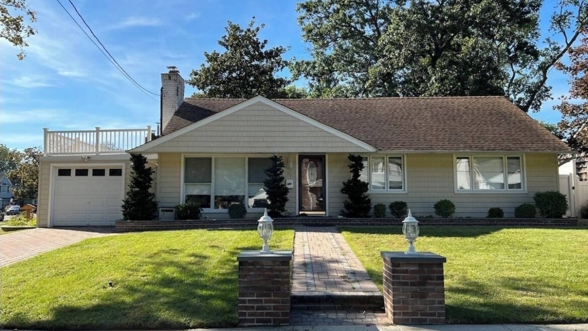 North Valley Stream House | Spacious Modern House 15 minutes from JFK airport!