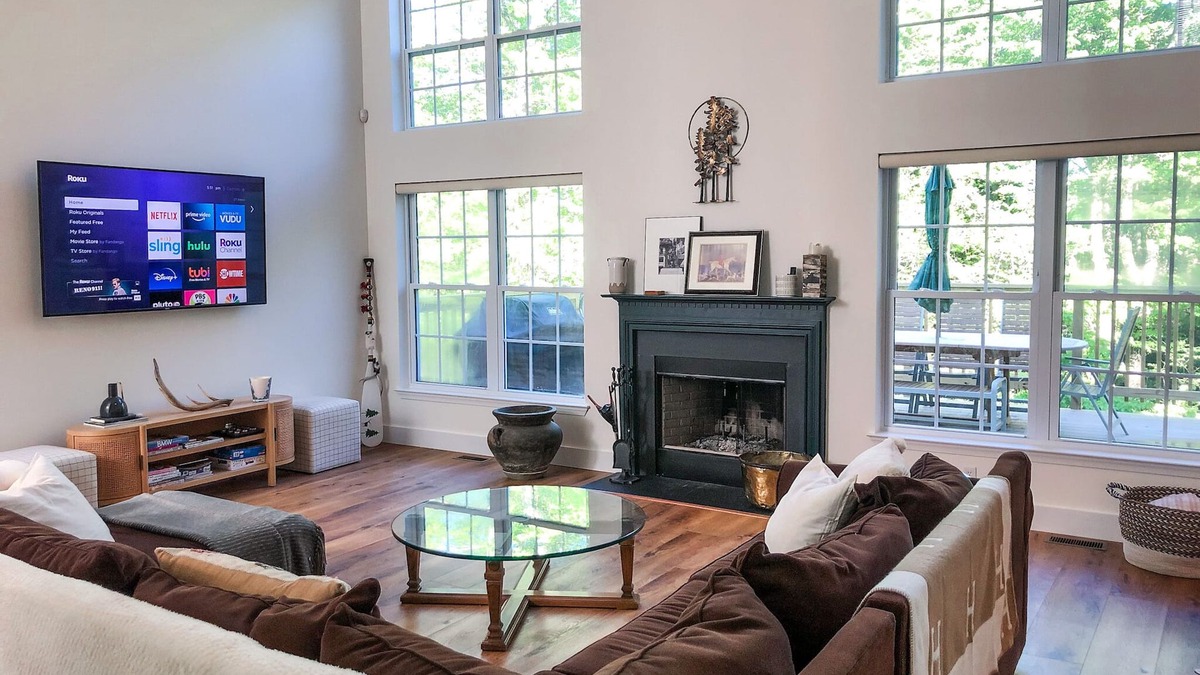 Pocono Pines House | Spacious & Modern Home in Pinecrest Lake Golf Club. 3 Mi to Lake Naomi