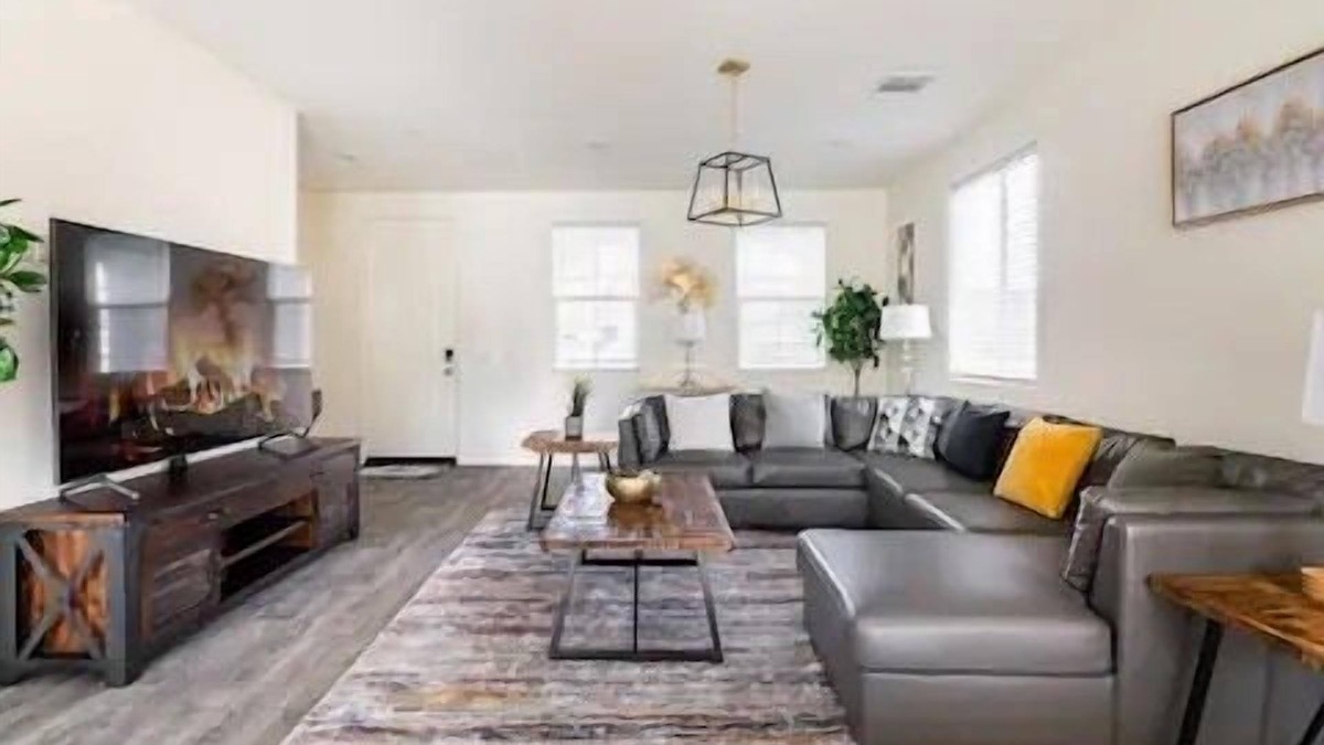 Fontana House | Spacious Modern Home near Sierra Lakes Golf Course