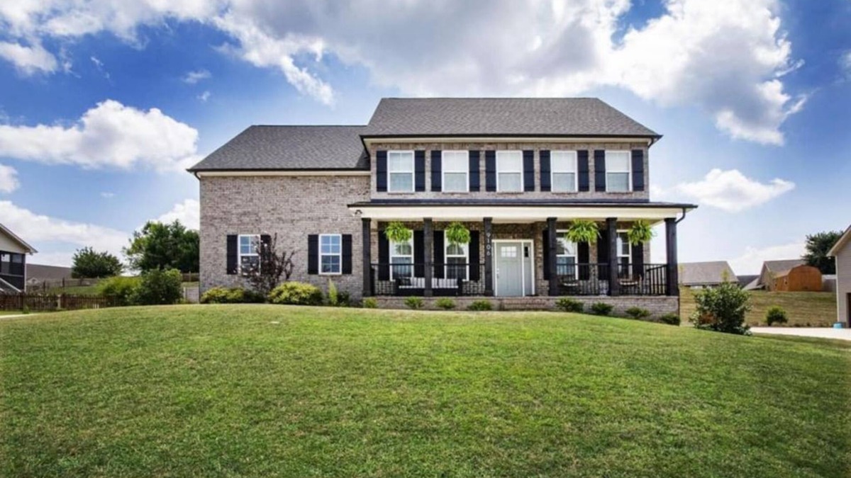 Ashley Oaks House | Spacious & Modern Home only 50 mls from Smoky Mtns